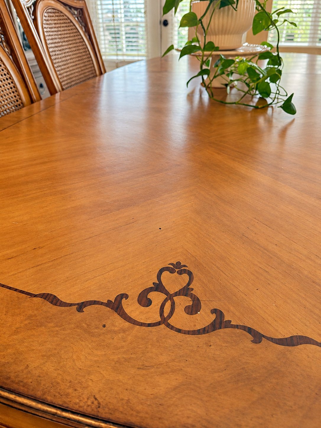 Dining table inlay