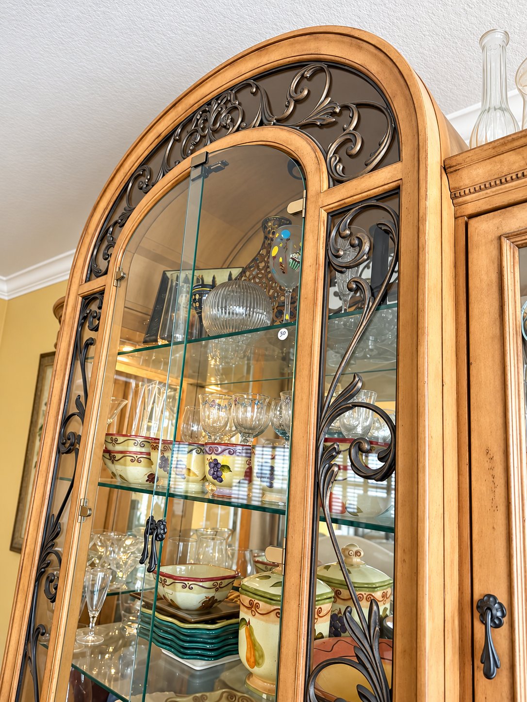 Display cabinet detail